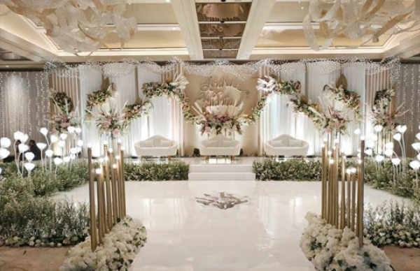 Berkonsep Elegant Classic, Intip Dekorasi Mewah Pesta Resepsi Yuanita
