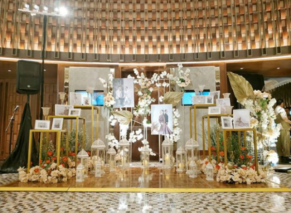 Berkonsep Elegant Classic, Intip Dekorasi Mewah Pesta Resepsi Yuanita