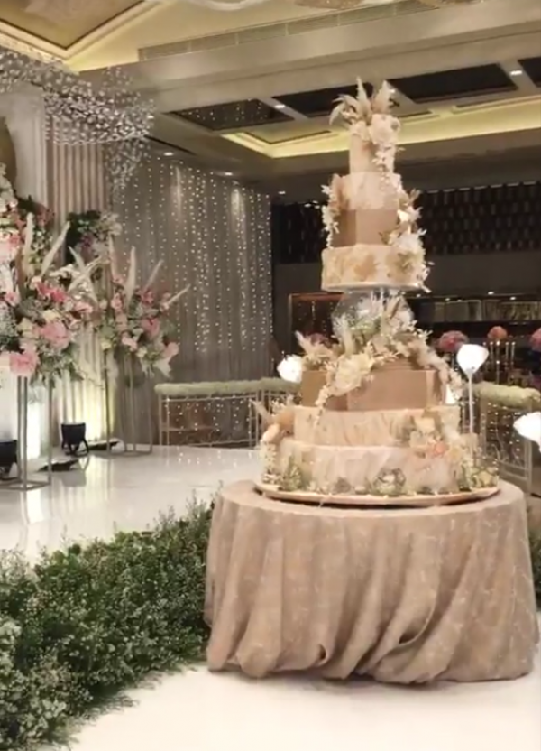 Berkonsep Elegant Classic, Intip Dekorasi Mewah Pesta Resepsi Yuanita