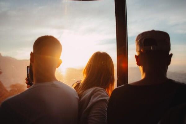 5 Perasaan yang Terpendam di Hatimu Saat Melihat Orang Lain Sukses