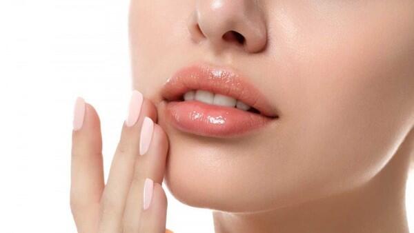 Hati-hati, 5 Kesalahan Pakai Lipstik yang Bikin Wajah Terlihat Tua!