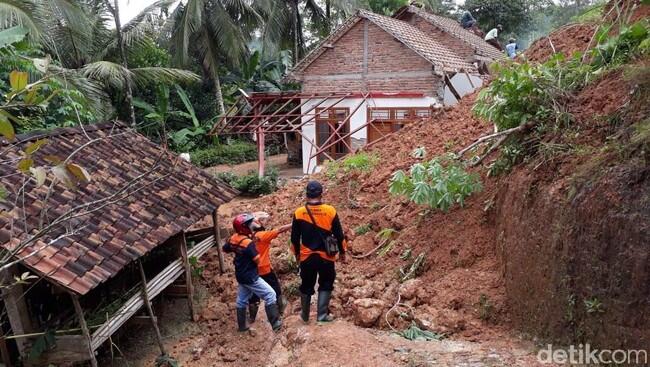 Longsor di Trenggalek, Dua Rumah Rusak dan Akses Jalan Terputus