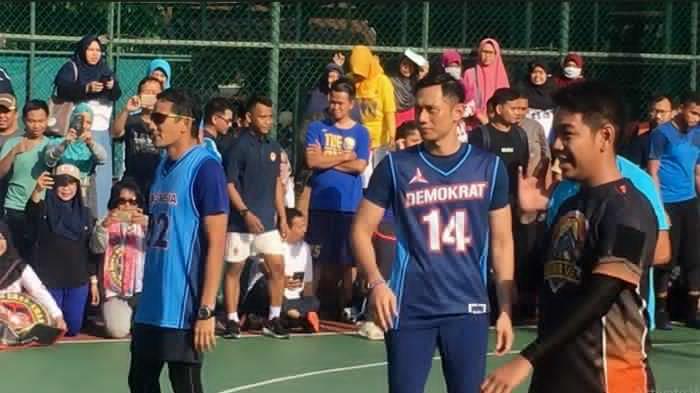 Main Basket Bersama, Sandiaga Rajin Beri Assist ke AHY