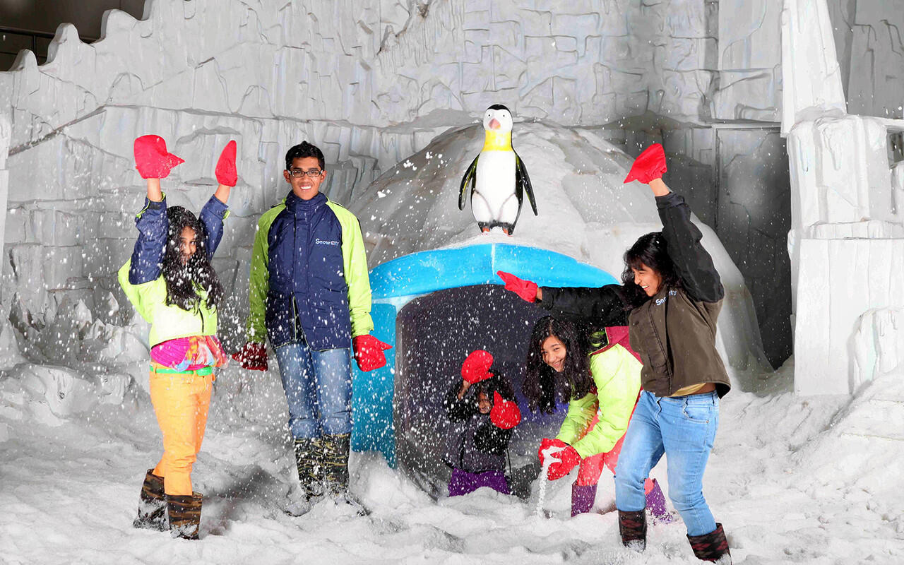 &#91;Saatnya Impian Jadi Nyata&#93; Snow City Singapore, Main Seluncuran Es Indoor!