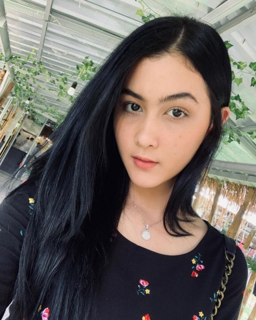 Pesona Talitha Curtis, si Nyi Roro Kidul yang Berusia 17 Tahun