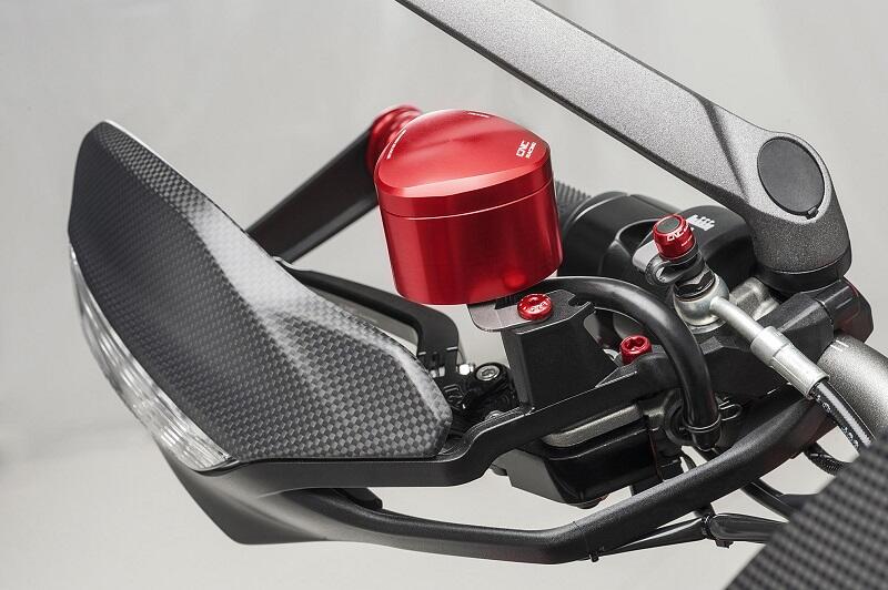 "Obat Ganteng" Buat Motor Sport - Tabung Minyak Rem CNC Italia...