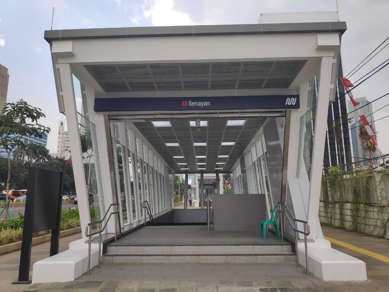 Akhirnya Nyobain Naik MRT Jakarta, Ternyata Begini Rasanya
