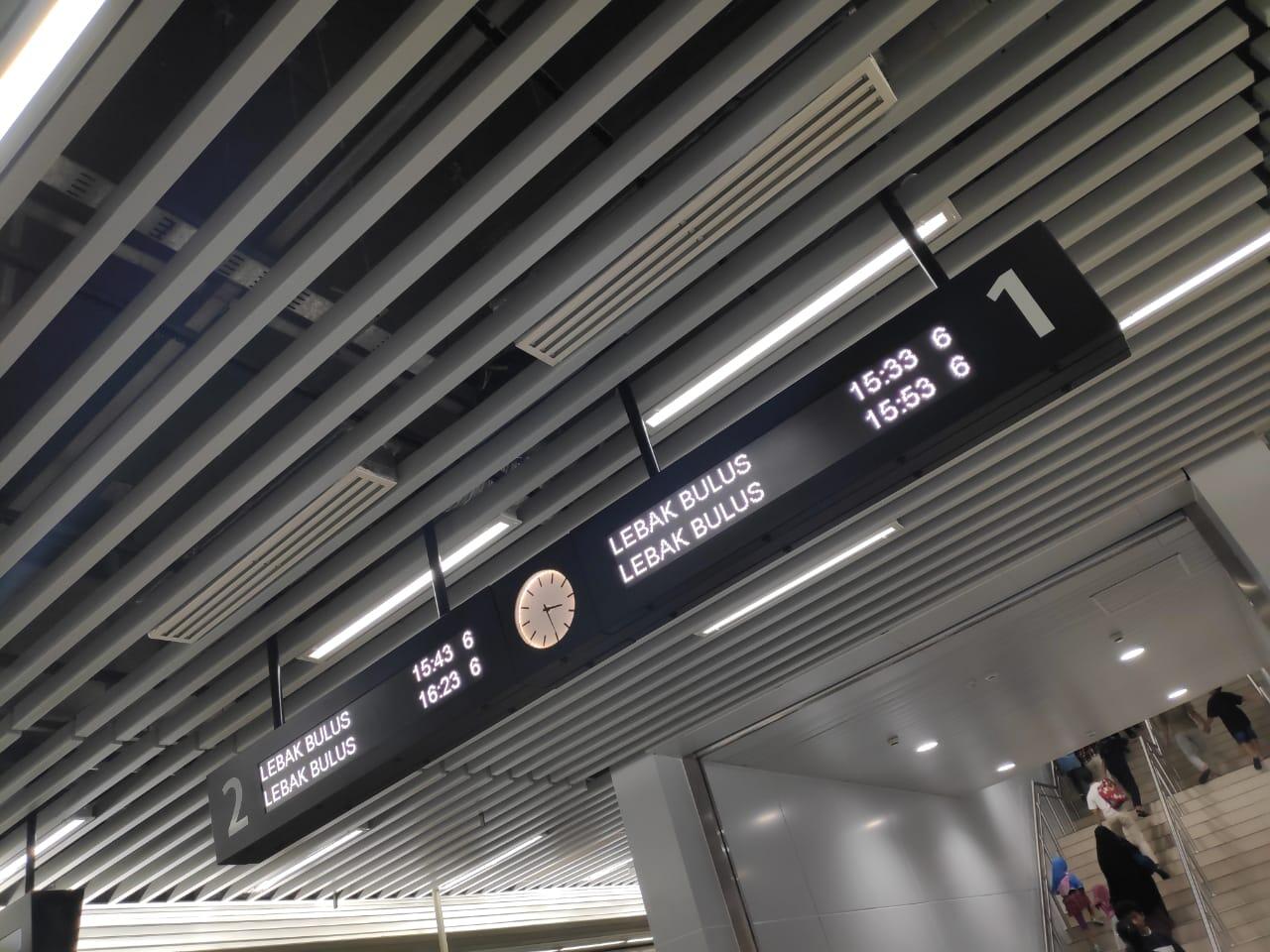 Akhirnya Nyobain Naik MRT Jakarta, Ternyata Begini Rasanya