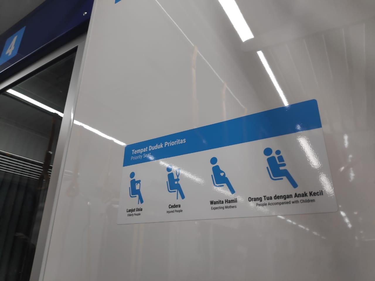 Akhirnya Nyobain Naik MRT Jakarta, Ternyata Begini Rasanya