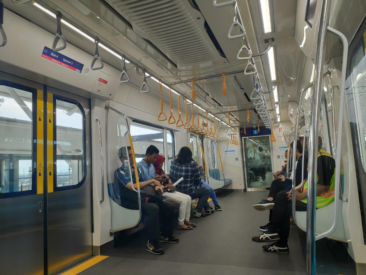 Akhirnya Nyobain Naik MRT Jakarta, Ternyata Begini Rasanya