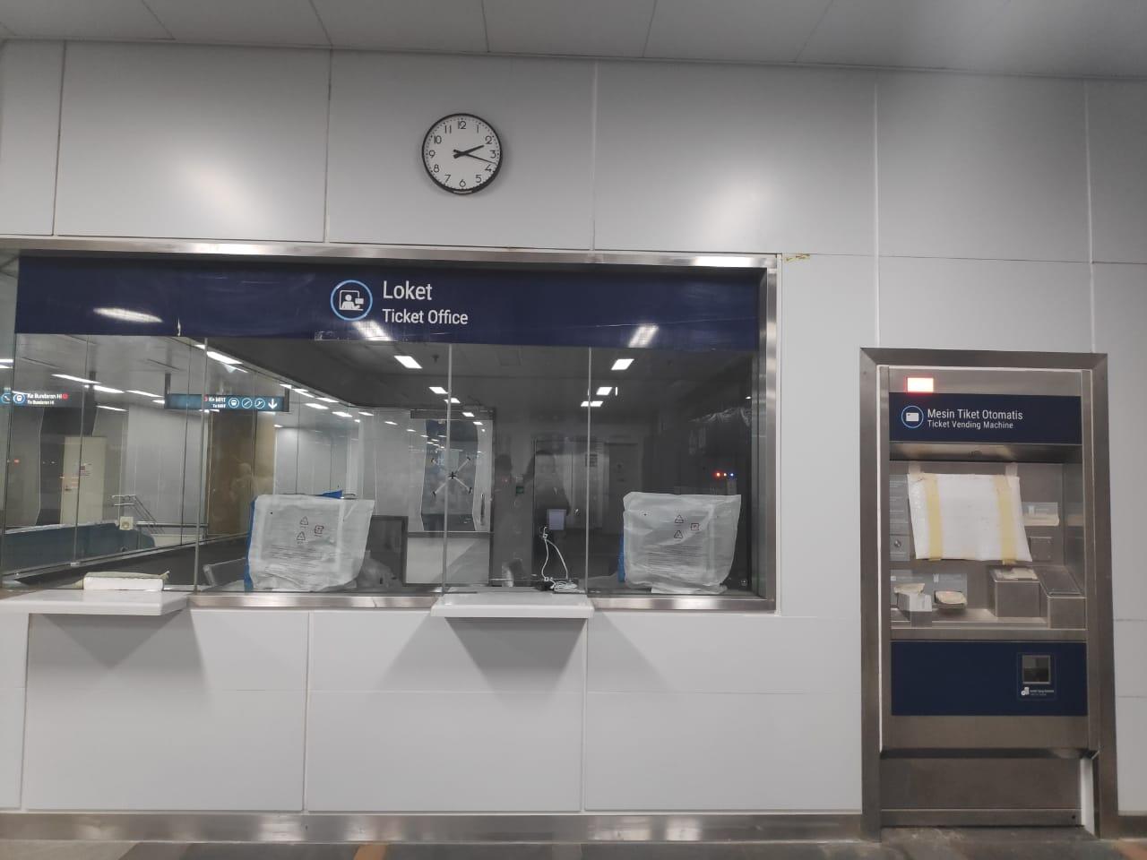 Akhirnya Nyobain Naik MRT Jakarta, Ternyata Begini Rasanya