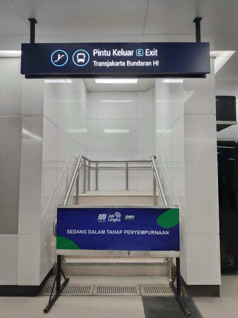 Akhirnya Nyobain Naik MRT Jakarta, Ternyata Begini Rasanya