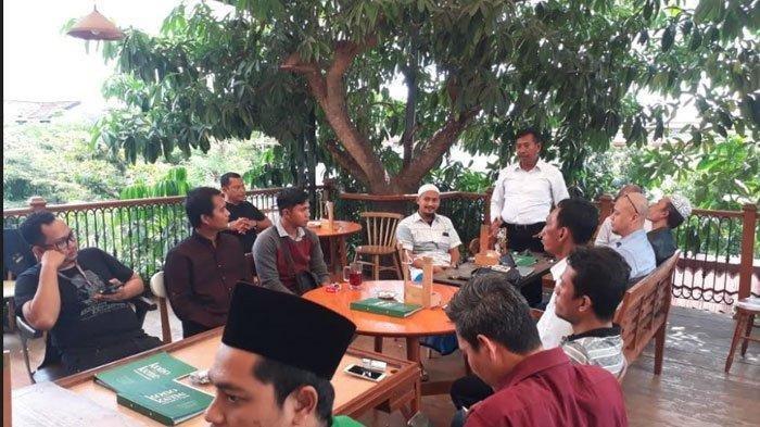 Sembilan Ormas Tolak Kedatangan Rocky Gerung di Tuban