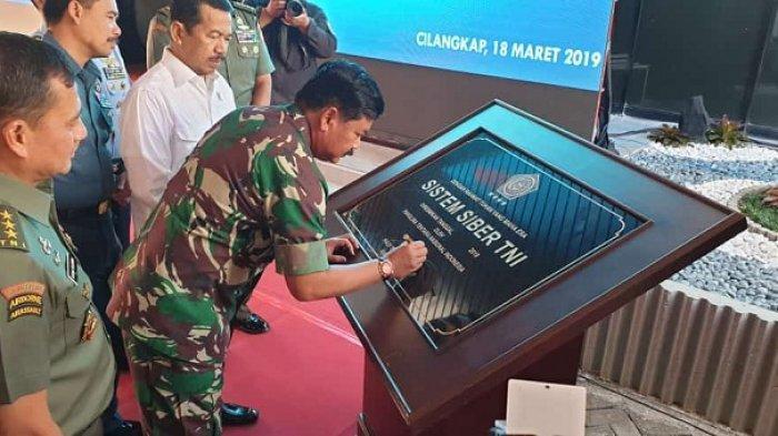 Panglima TNI Marsekal Hadi Tjahjanto Resmikan Sistem Siber TNI