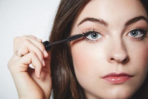 Touch Up Berujung Cakey? Lakukan Tips Ini Sis!