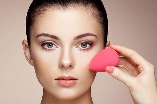 Touch Up Berujung Cakey? Lakukan Tips Ini Sis!