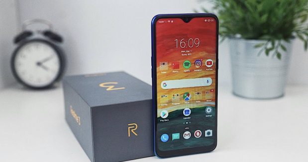 Punya Duit 2 Jutaan, Worth It Ga Nih Buat Beli Realme 3?