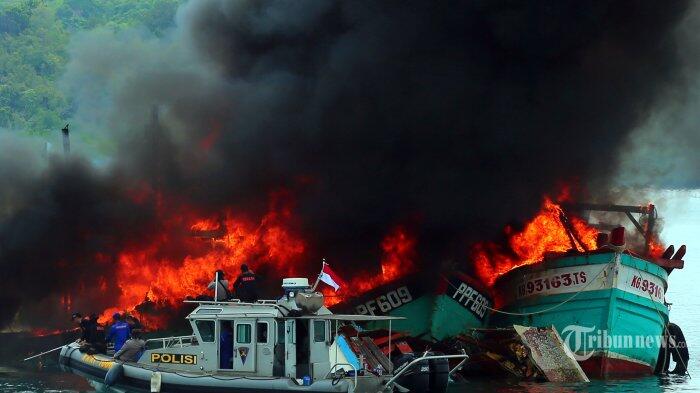 Kubu Prabowo Bilang Menteri Susi Hanya Pencitraan Menghancurkan Kapal Pencuri Ikan