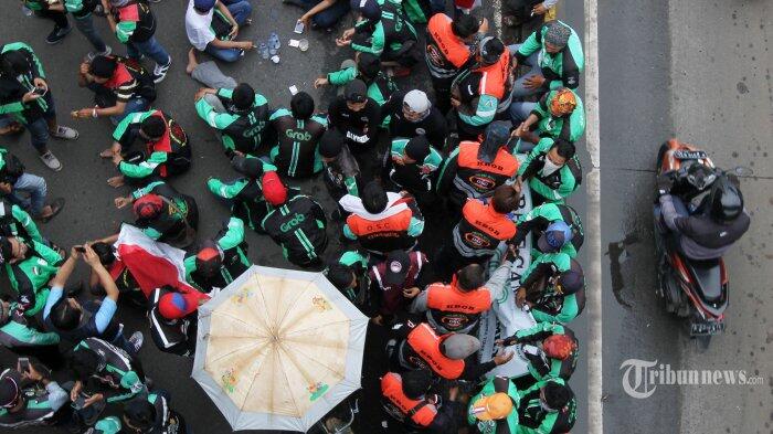 Kemenhub Harap Aturan Ojek Online Ciptakan Persaingan Sehat GOJEK-Grab