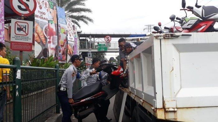 Razia Parkir Liar di Jatinegara Barat, Pemilik Motor Kalang Kabut