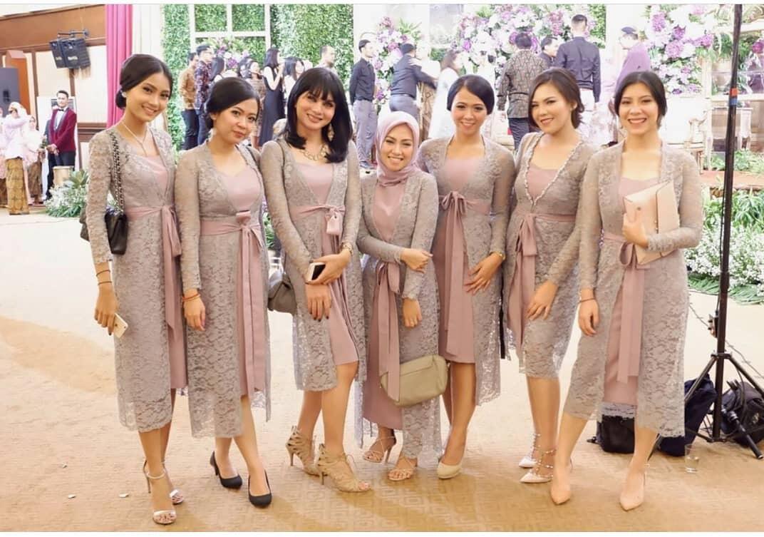 7 Ide Seragam Bridesmaid  yang Bisa Kamu Contek Mulai dari 