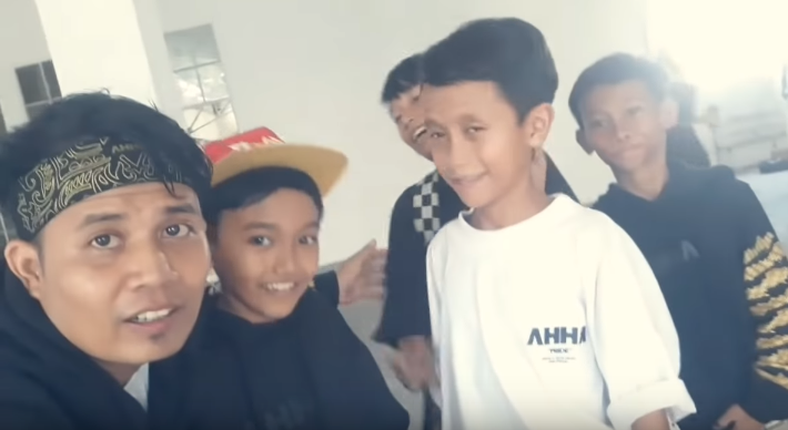 Membahas Wirta Kunil Kunil : YouTuber Sekaligus A-Team Tertua di Dunia