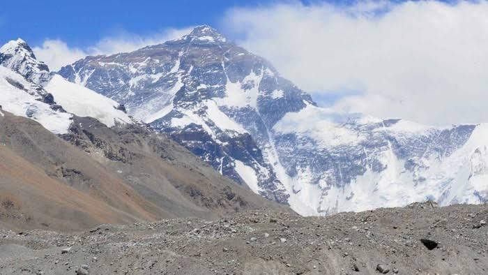 Seram, Es Mencair Di Everest, Mayat - Mayat Yang Terkubur Mulai Bermunculan