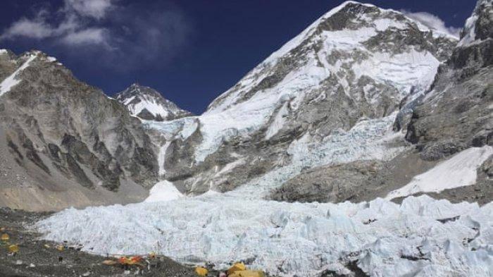 Seram, Es Mencair Di Everest, Mayat - Mayat Yang Terkubur Mulai Bermunculan