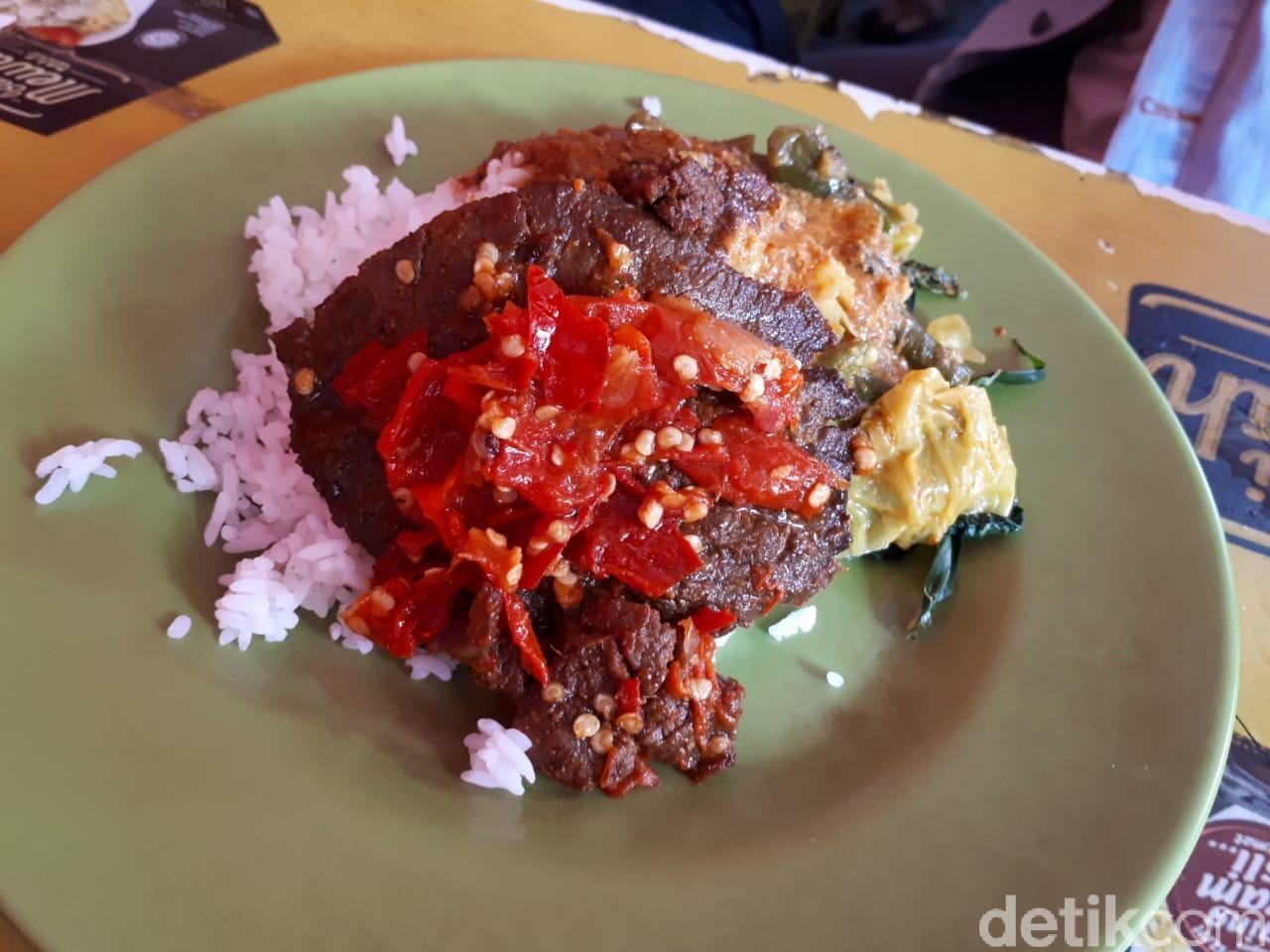 Selain Dibalik Kelezatannya, Ini 5 Fakta Tentang Rumah Makan Padang

