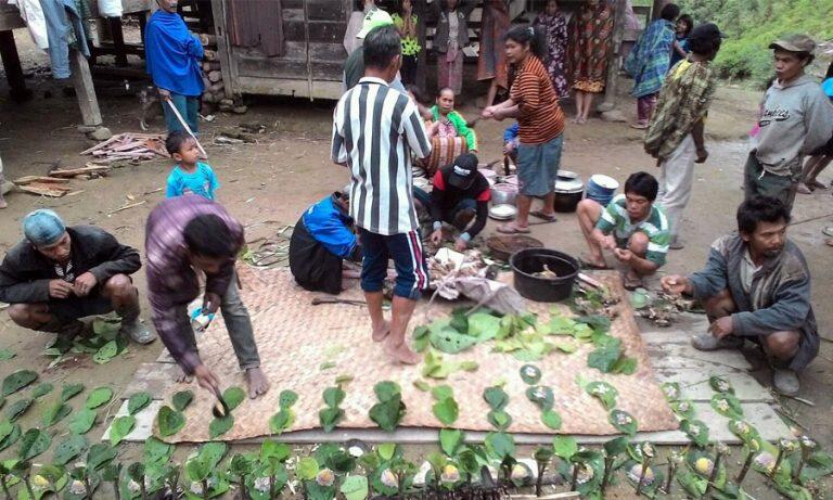 FOTO: Ritual Agama Alukta Masih Dipraktekkan di Pinrang