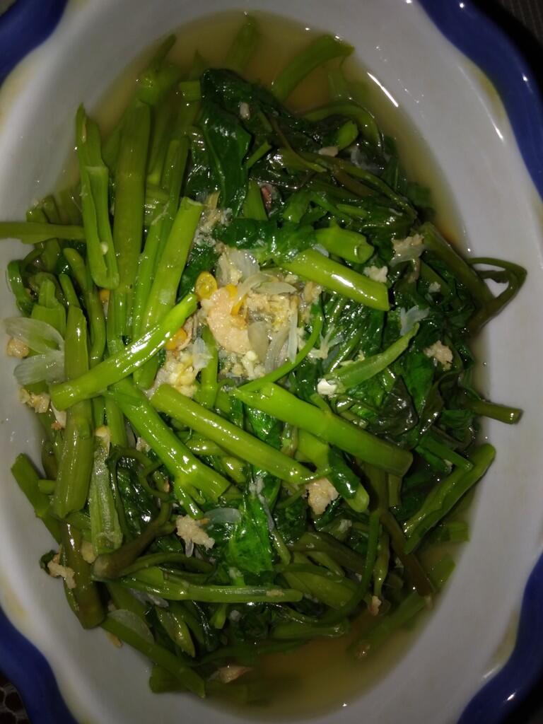 Menu simple dipagi hari, tumis kangkung mix ebi tumbuk ...