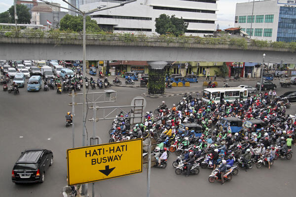 Warga Jakarta, Mau Sampai Kapan Terobos Lampu Merah?
