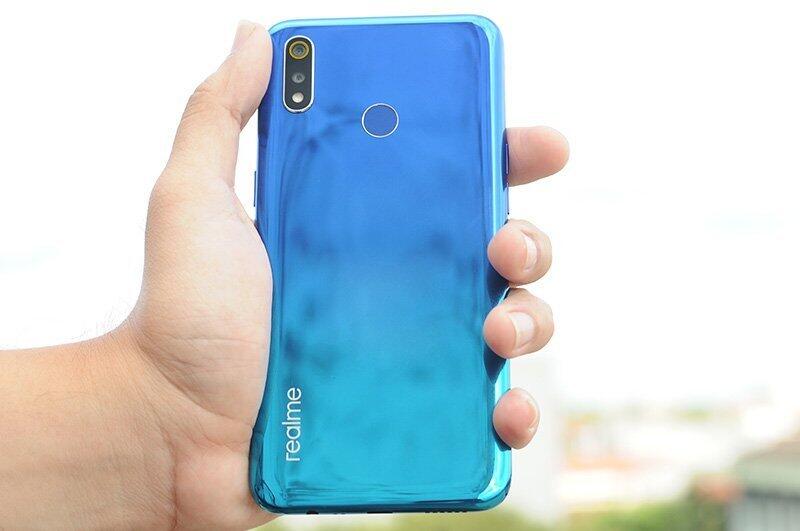 Radiant Blue atau Dynamic Black, Mana realme 3 yang Cocok Buat Cewek Ane?