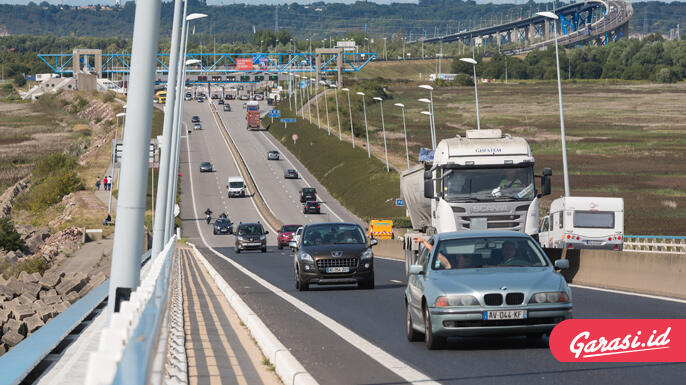 Begini Cara Mudah Atasi Mobil Berhenti di Tanjakan