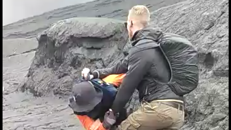 Turis Asal Jerman Nekat Terobos Petugas Gunung Bromo