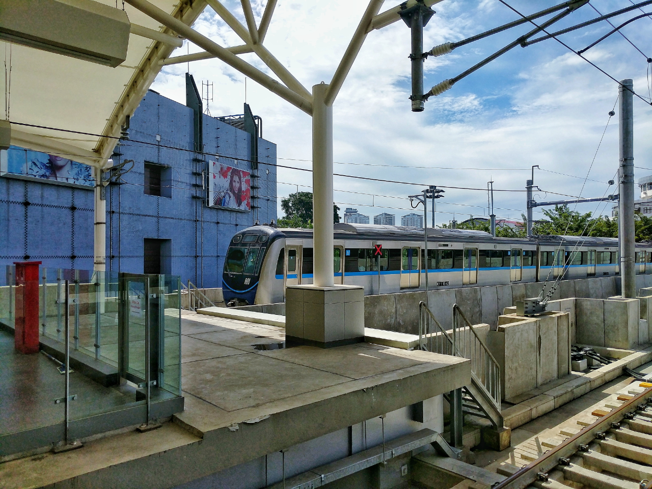 Pengalaman Naik MRT Jakarta, banyak orang yang gak Beretika?