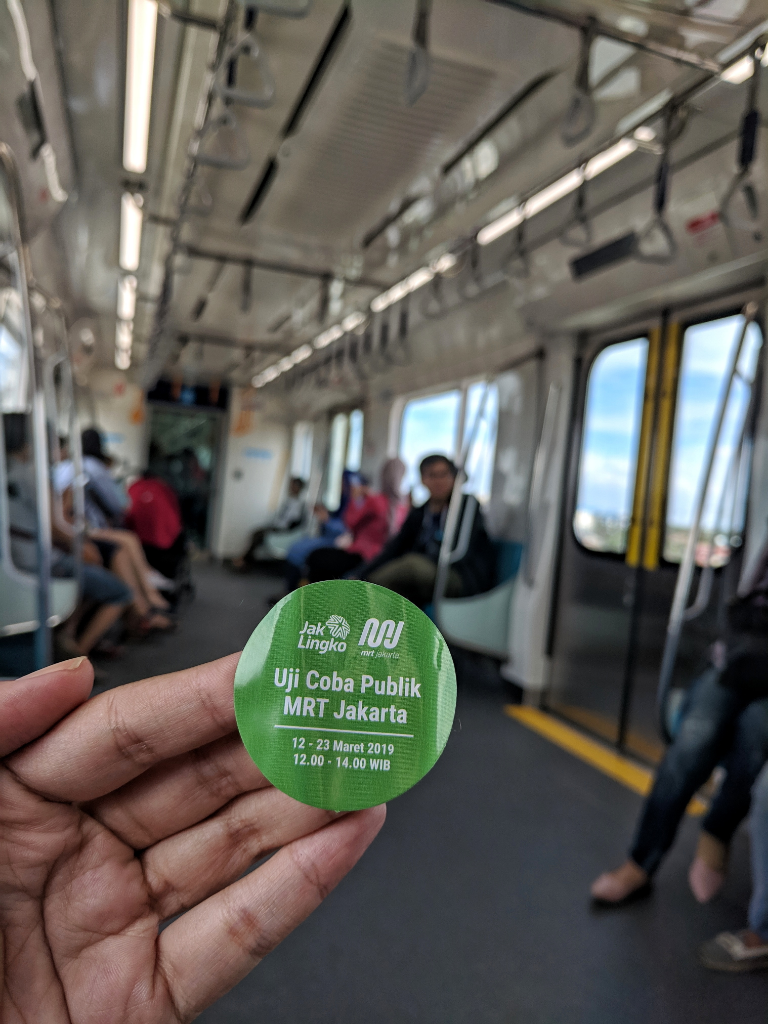 Pengalaman Naik MRT Jakarta, banyak orang yang gak Beretika?