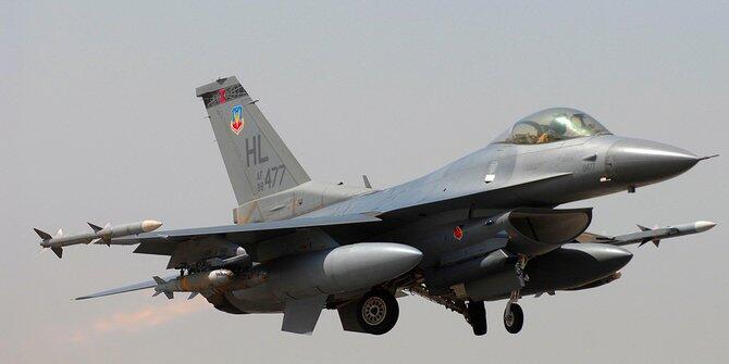 Deretan Jet Tempur TNI Buat Usir Pesawat Asing di Langit Indonesia