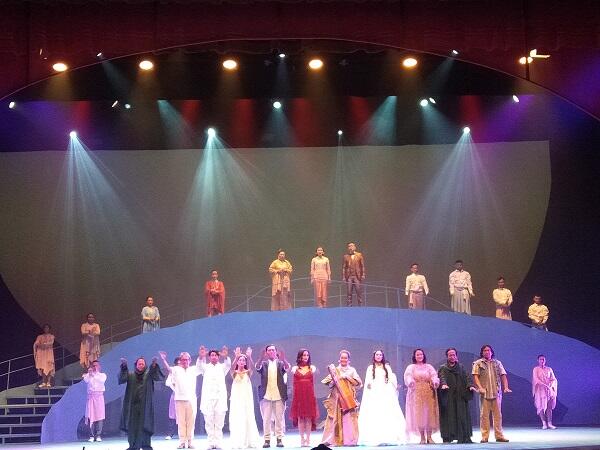 Benarkah Cinta Tak Sepernah Sederhana? Konser Puisi Cinta Ini Membuktikannya Gan!