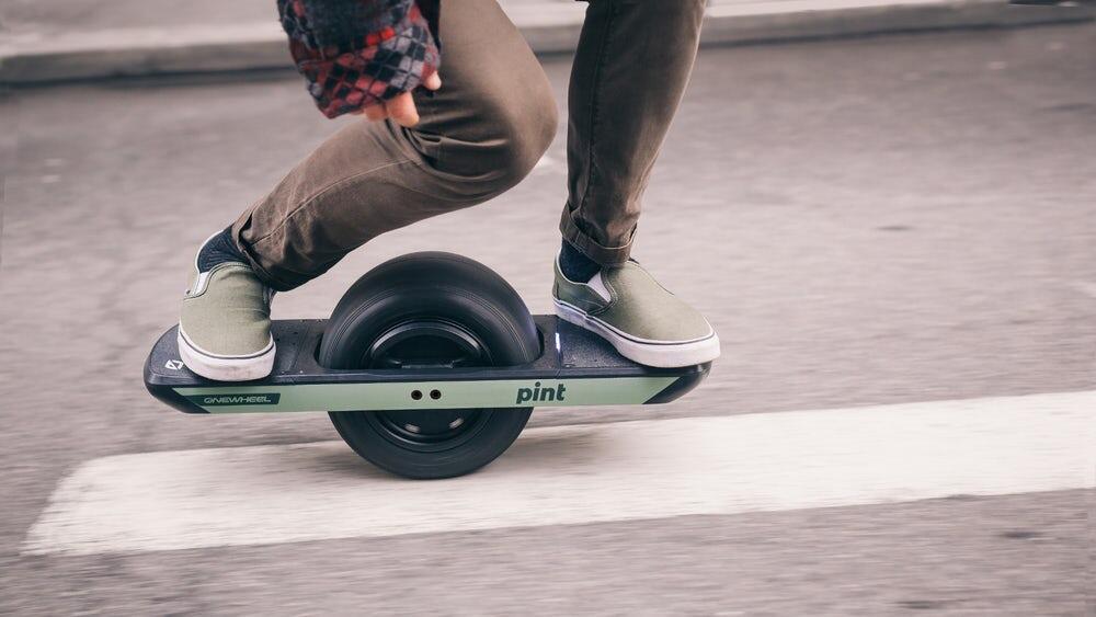 Baru Tahu, Kini Skateboard pun Ada Versi Elektriknya!