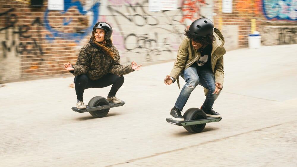 Baru Tahu, Kini Skateboard pun Ada Versi Elektriknya!