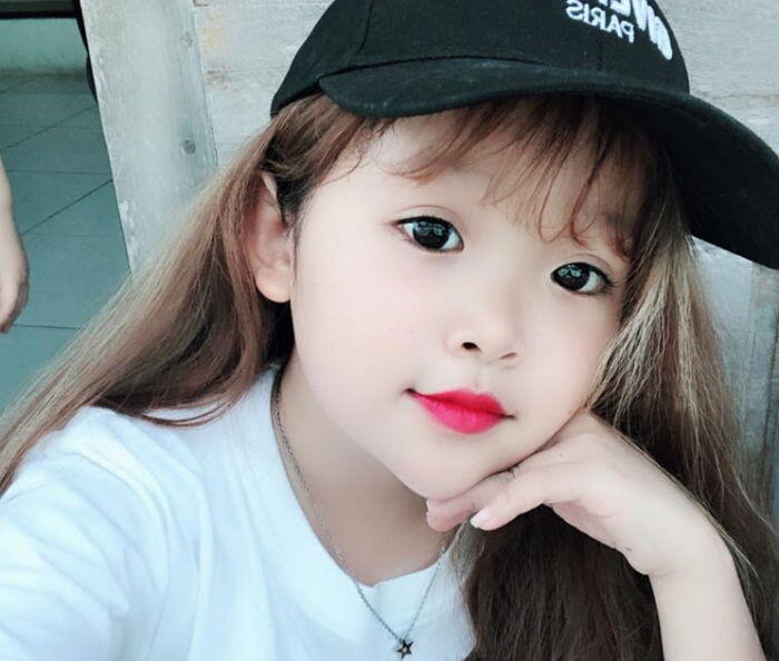 Ada Yang Bisa Tebak Umur Gadis Cantik Ini? Banyak Yang Kaget Jika Tau Kenyataannya