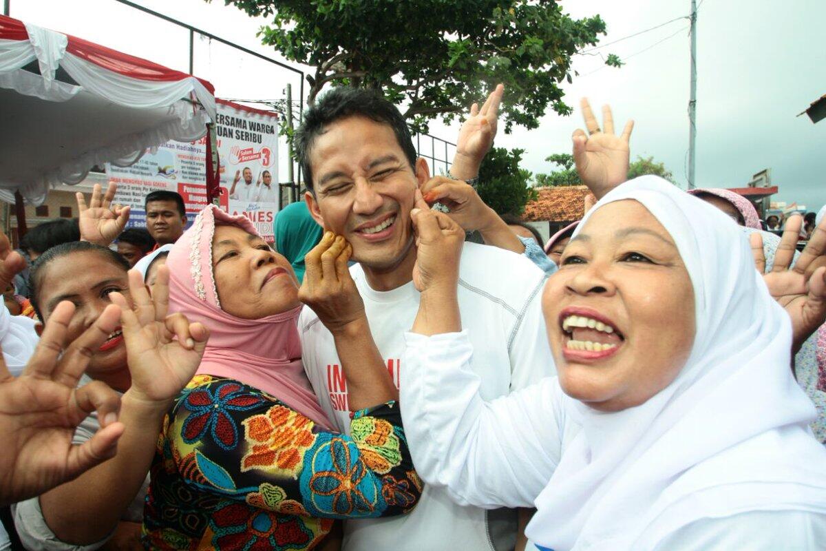 Sandiaga ke Emak-emak: Kaki Saya Jangan Dielus-Elus, Bikin Nggak Konsen