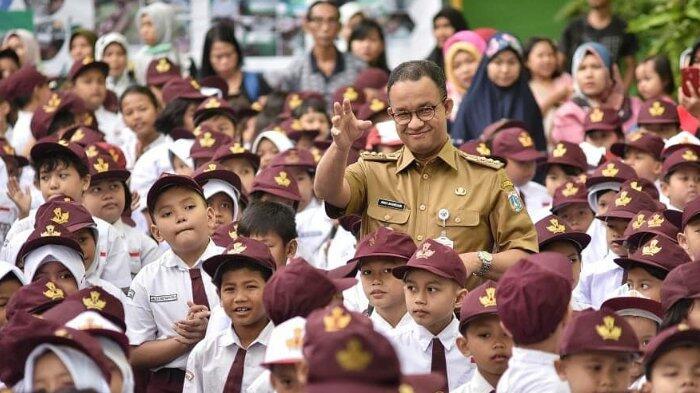 Kebijakan Terbaru Anies, Kini Siswa SD Dapat Roti dan Susu dari Pemprov DKI Jakarta