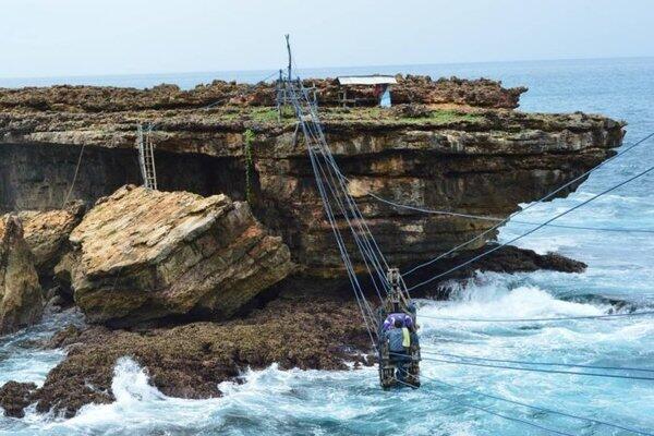 Gondola Pantai Timang, Cable Car &#91;Tradisional&#93; Pertama di Indonesia