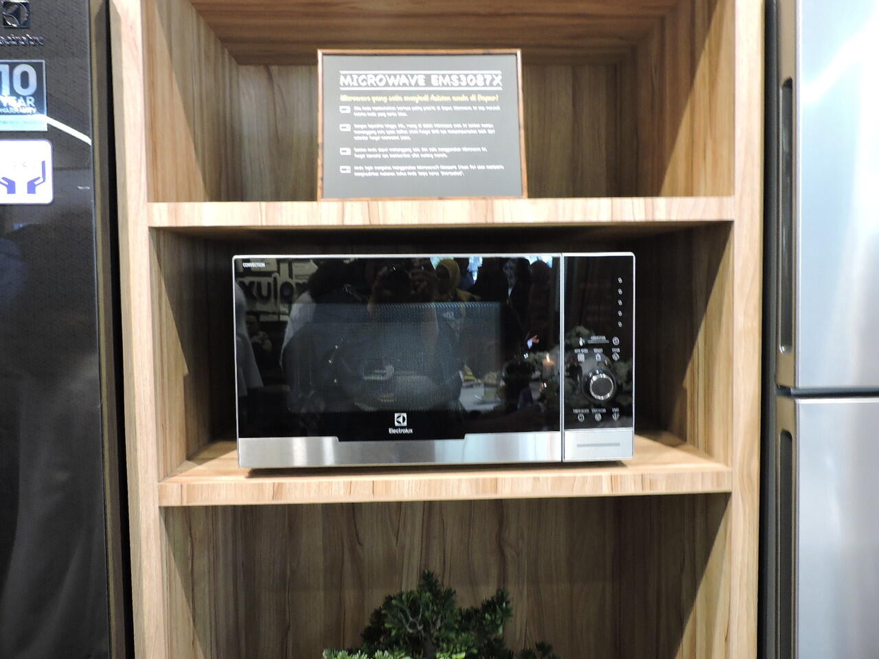 Makanan-makanan ini Sebaiknya Nggak Dipanasi dengan Microwave