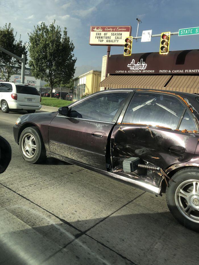 Daripada Keluar Duit Banyak Buat Benerin Mobil Penyok, Mending Dibuat Kayak Gini...