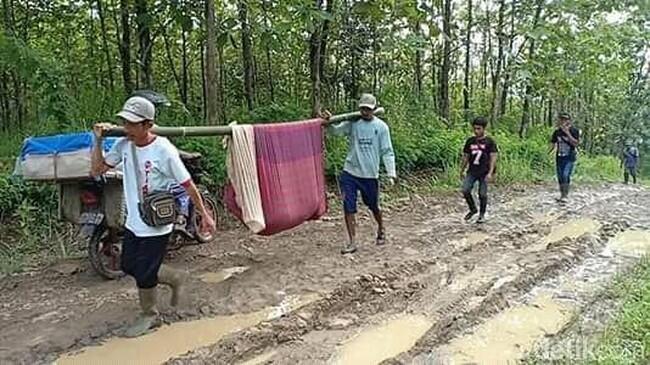 Di Pandeglang Lagi! Ibu Hamil Ditandu 6 Km karena Jalan Rusak