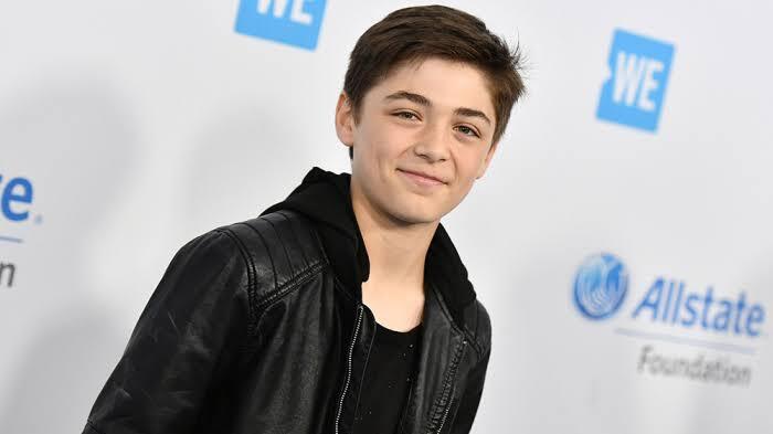 Film Superhero yang unik ”SHAZAM”