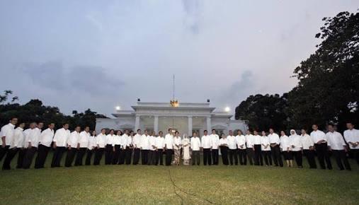 Seruan Baju Putih dan Upaya Jokowi Merebut Suara Muslim